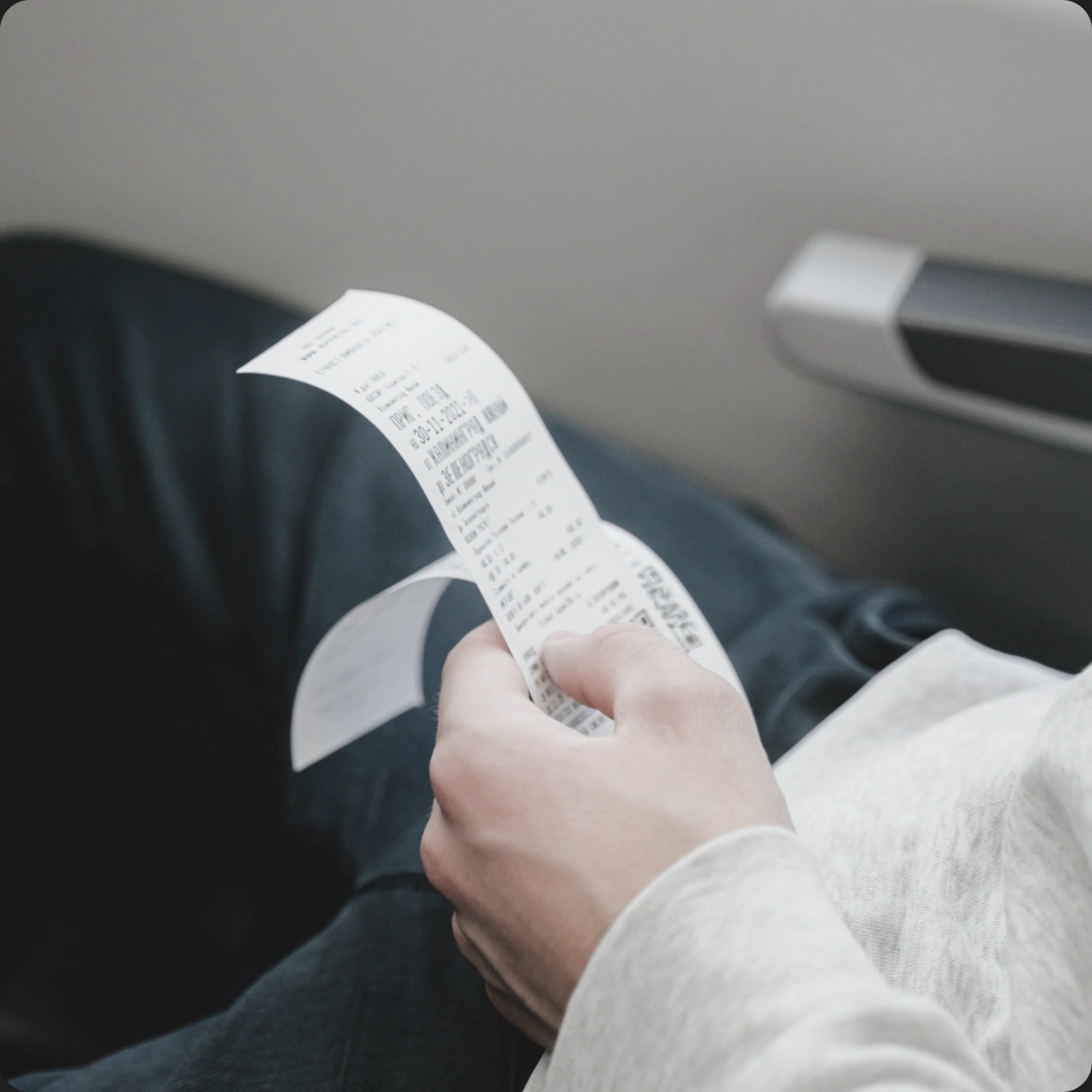 Scanning a receipt with Receitly on a phone